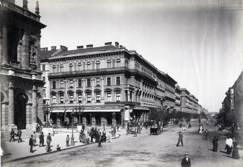 Kossuth Lajos utca 20. és Andrássy út 29.