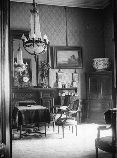 1.) A Gerbeaud család kis szalonja, ahol gyakran gyűltek össze közösen és zenét hallgattak (20. század első fele)