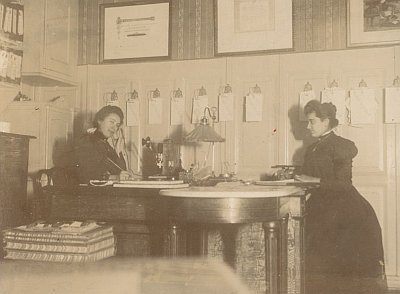 2. Telefonos hölgyek a Gerbeaud csokoládégyárban /Szerencsi Károly hagyatéka/